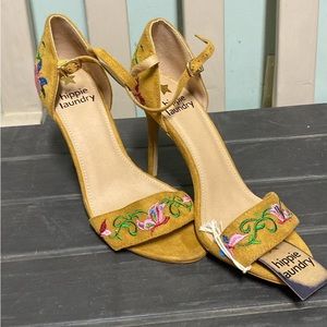 New Hippie Laundry Strappy heels camel brown butterfly